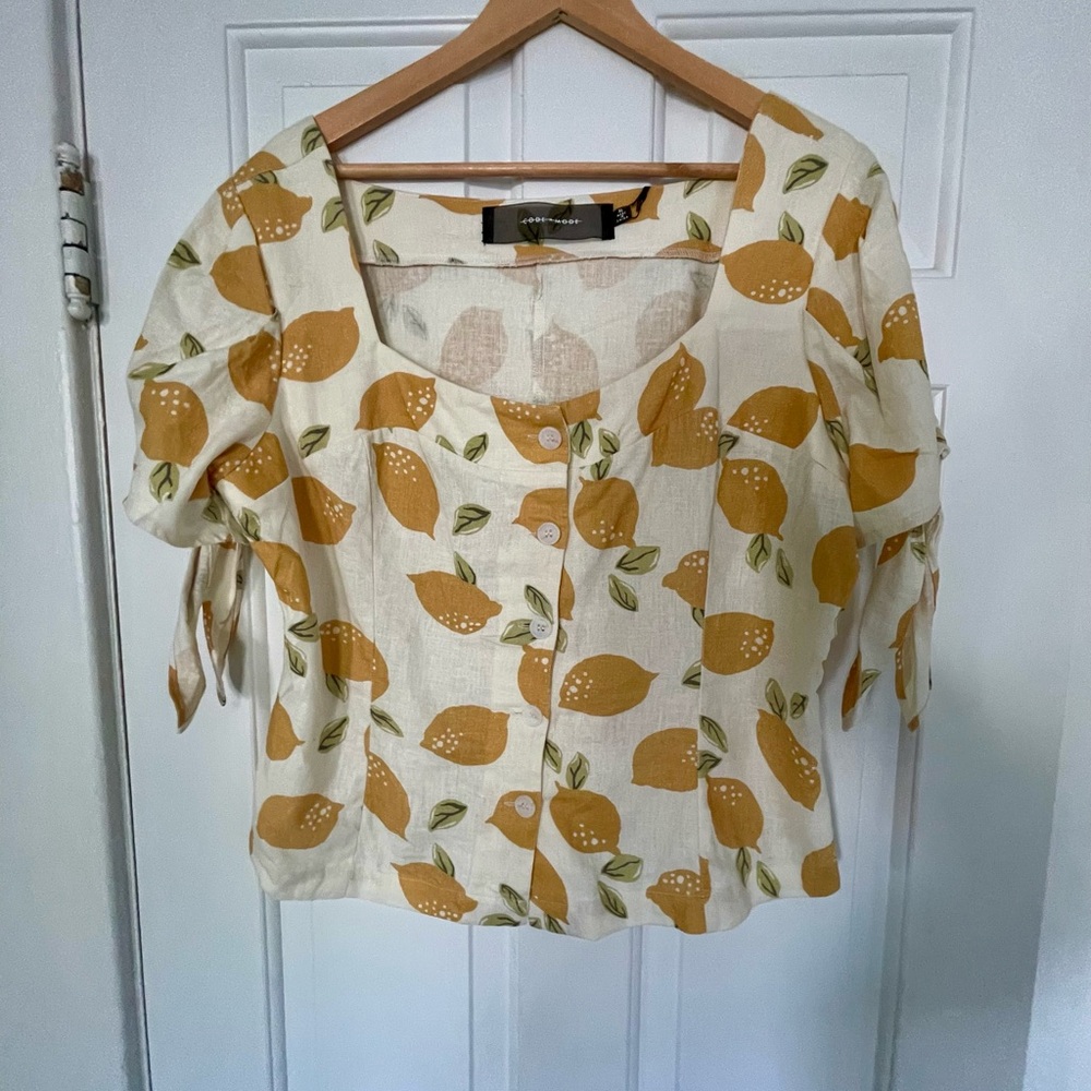 Lemon Print Cream Top